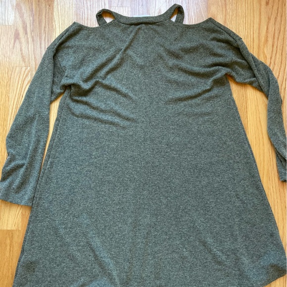 EUC Everly Cold-Shoulder Midi A-Line Dress - Picture 2 of 6